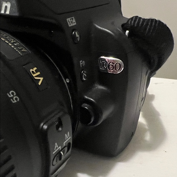 Nikon Black DSLR Camera with Dual Lens Set - Picture 4 of 11